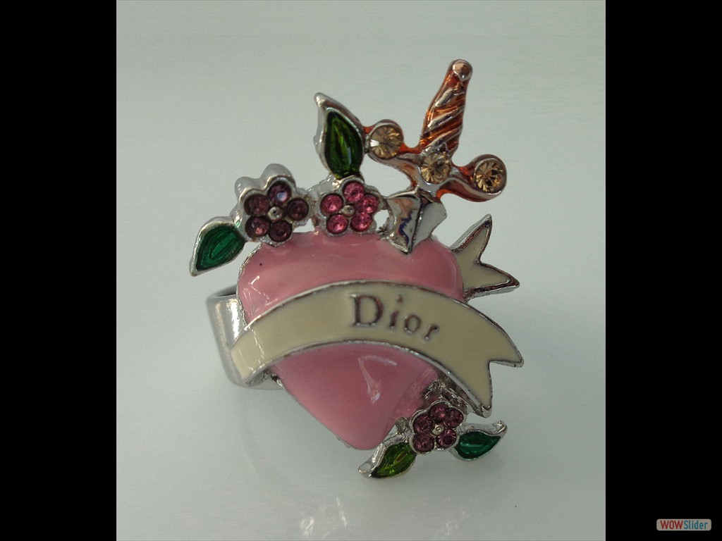 bague-christian-dior-au-coeur-en-émaux (3)