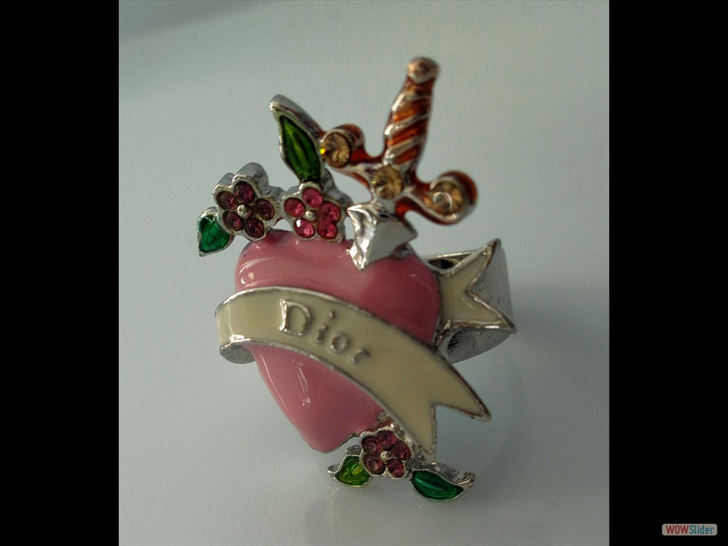bague-christian-dior-au-coeur-en-émaux (4)