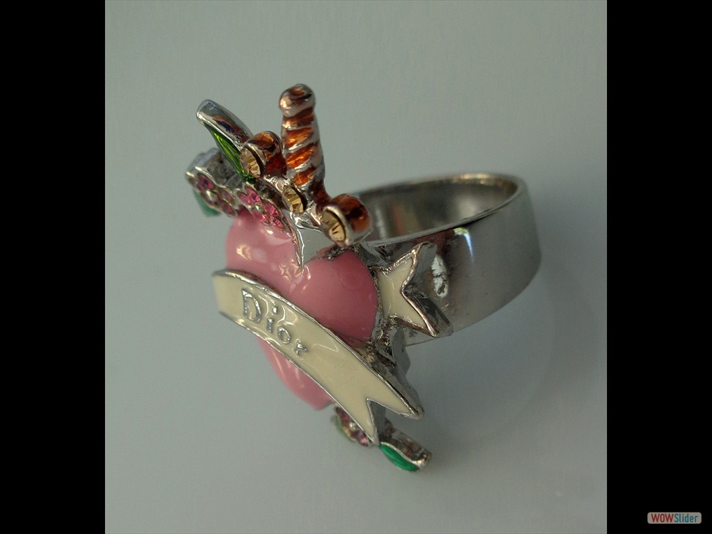 bague-christian-dior-au-coeur-en-émaux (5)
