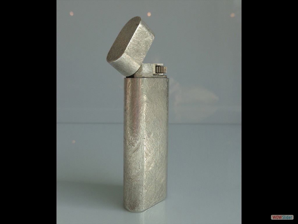 briquet-cartier-en-métal-argenté-aspect-brossé (7)
