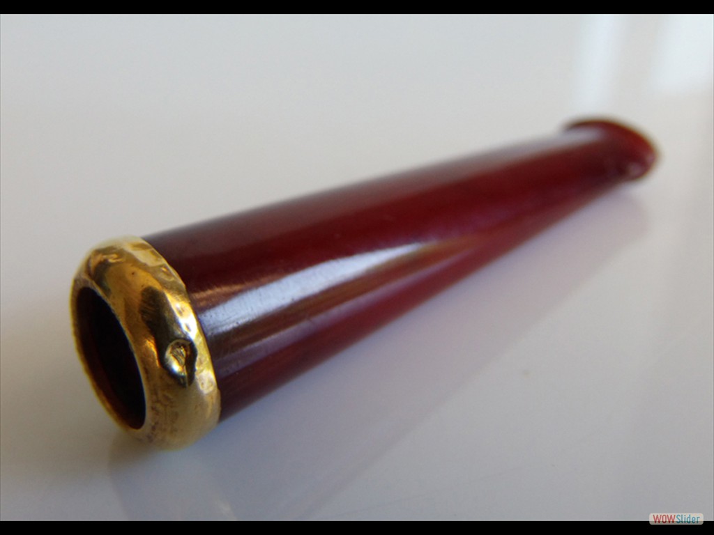 fume-cigarette-en-ambre-bague-or-vers-1920 (1)