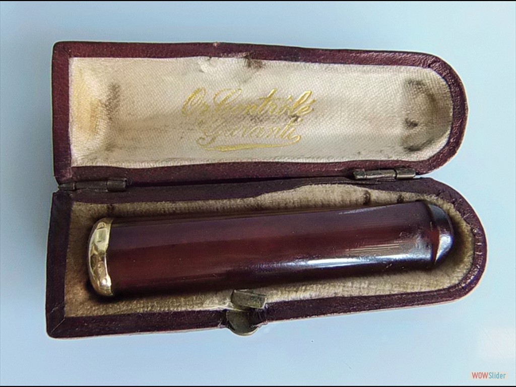 fume-cigarette-en-ambre-bague-or-vers-1920 (2)