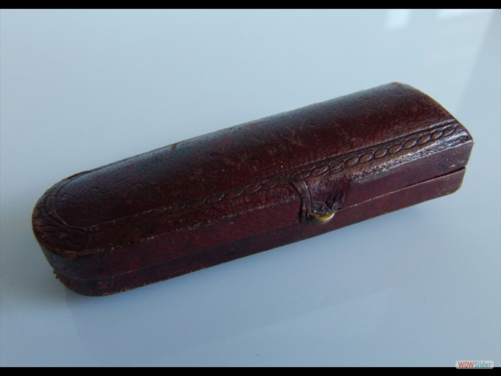 fume-cigarette-en-ambre-bague-or-vers-1920 (5)