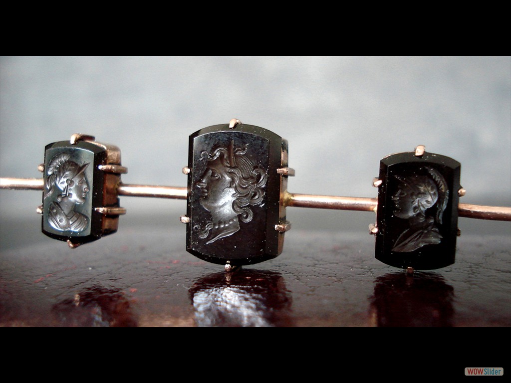 intailles-sur-obsidienne-profils-antiques-monture-or-19ème-x3 (1)