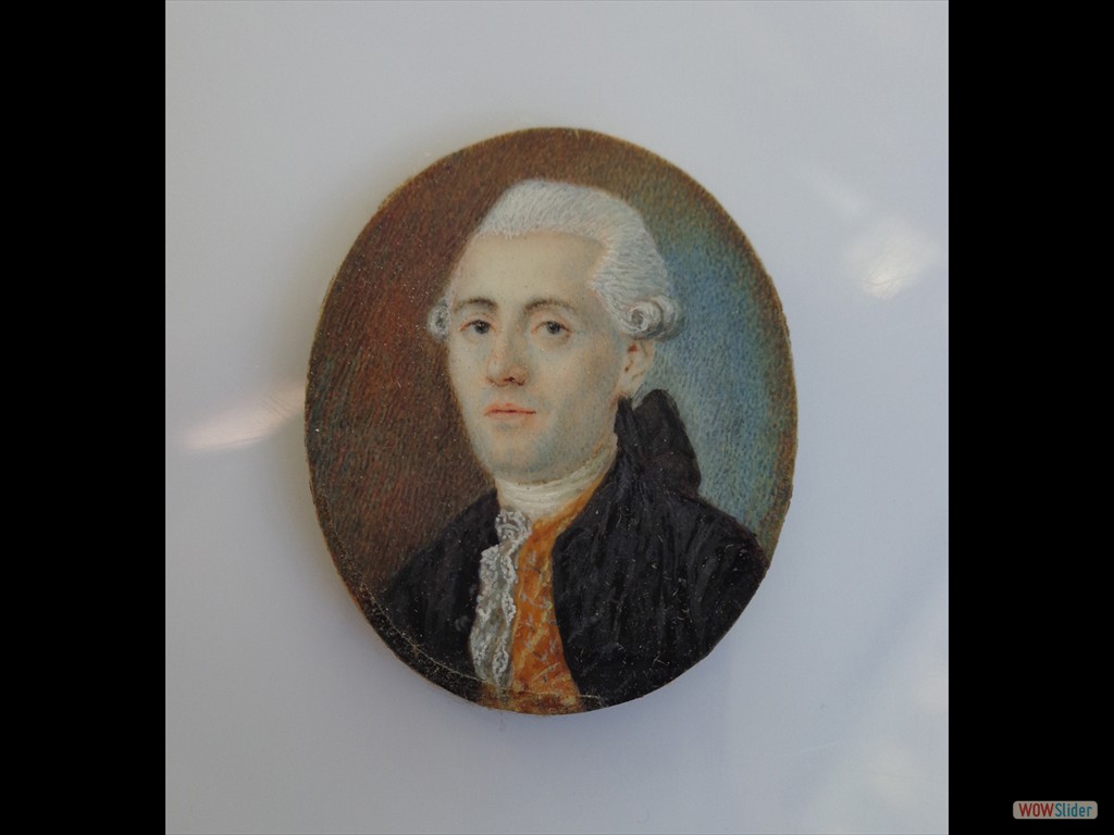 miniature-sur-ivoire-18ème-gentilhomme-monture-or-Restauration (2)