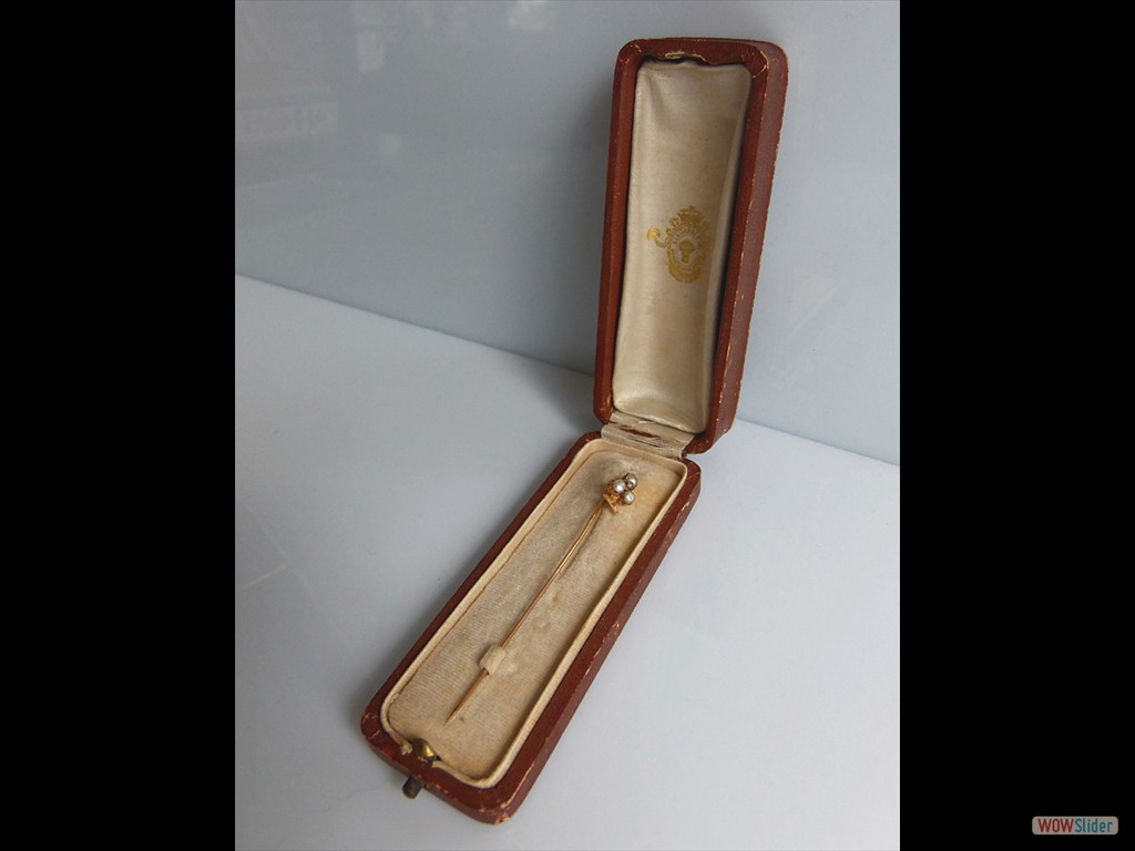 épingle-de-cravate-en-or-18k-dans-son-écrin-19ème (3)